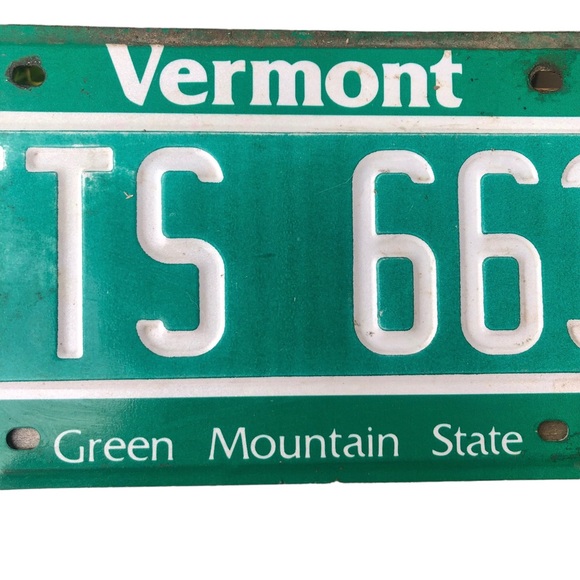 Vermont License Tag Green Mountain State FTS 663 Retired August 2016 Authentic - Picture 2 of 12
